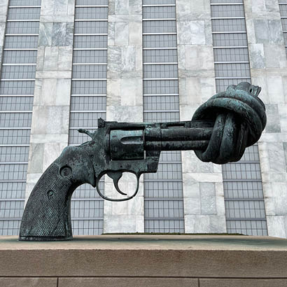 The Knotted Gun, a bronze sculpture by Swedish artist Carl Fredrik Reuterswärd of an oversized Colt Python .357 Magnum